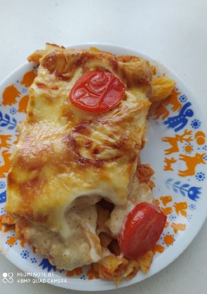 Paradicsomos-hagymás csirkemell bőséges sajttal recept fotója