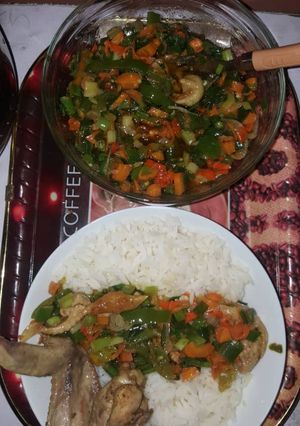 A picture of Rice n veggie sauce.