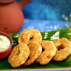 A picture of Medu Vada with Mango chutney.