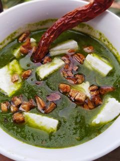 लसुणी पालक पनीर (lasuni palak paneer recipe in marathi) रेसिपी चे मुख्य फोटो