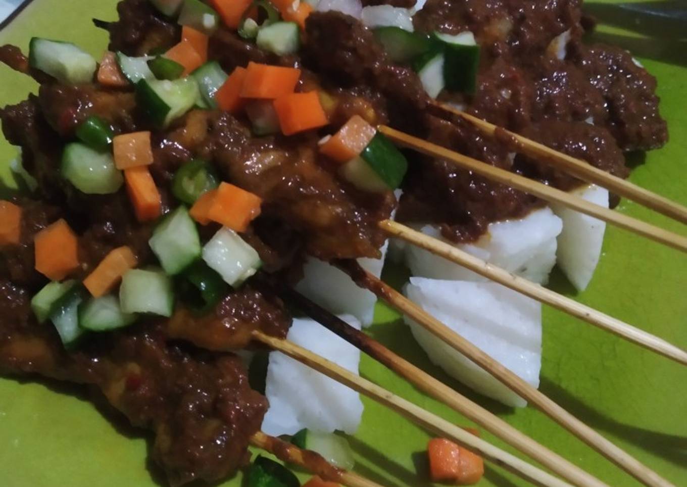 Sate ayam kuah kacang