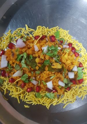 પોઆ બટેટા (Potato Poha Recipe In Gujarati) રેસીપી મુખ્ય ફોટો