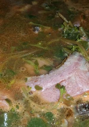 Una foto de Chuleta de cerdo con verdolagas