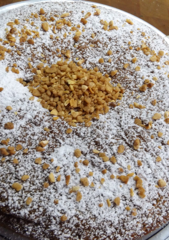 Una foto de Torta fácil de almendras y nueces con naranja y vino de Oporto