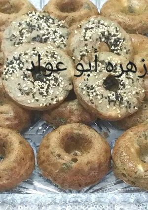 صورة لوصفة دوناتس بازعتر الأخضر والجبنة والشوفان