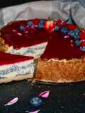 Mohn-Käsekuchen mit fruchtigem Himbeerspiegel