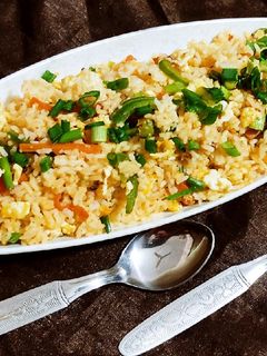एग फ्राईड राईस (Egg fried rice recipe in marathi) रेसिपी चे मुख्य फोटो