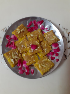 મોહનથાળ (Mohanthal Recipe In Gujarati) રેસીપી મુખ્ય ફોટો