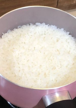 A picture of Gas Stove Cooked White Rice 🍚.