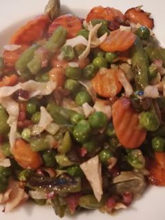 Una foto de Menestra de verduras con pechuga de pavo (fiambre de pavo)