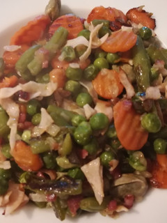 Una foto de Menestra de verduras con pechuga de pavo (fiambre de pavo)