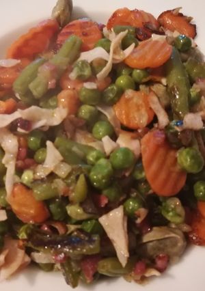 Foto principal de Menestra de verduras con pechuga de pavo (fiambre de pavo)