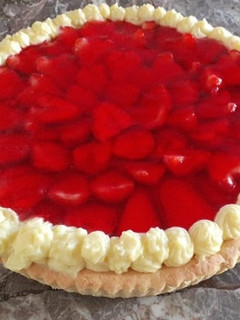 Una foto de Tarta de frutillas sin manteca🍓