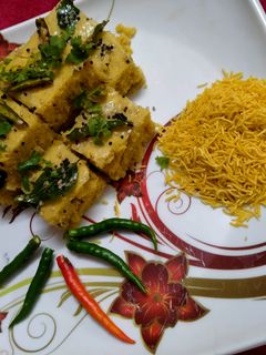 ખમણ (Khaman Recipe in Gujarati) રેસીપી મુખ્ય ફોટો