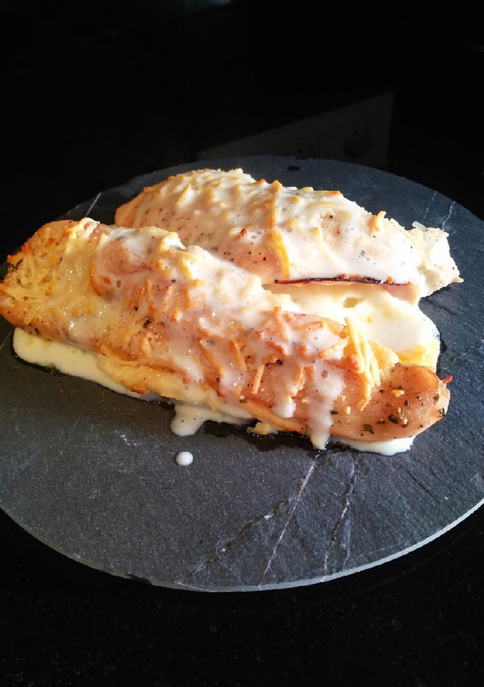 Una foto de Libritos de pollo rellenos de jamón york y queso