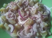 Una foto de ensalada de chayote