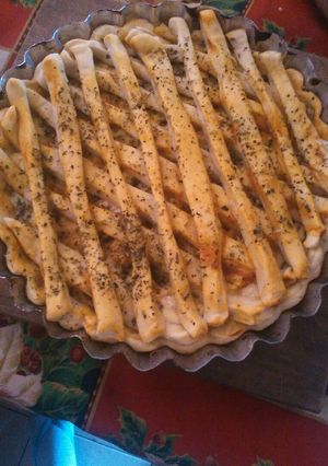 Una foto de Pizza en forma de pasta frola, algo fuera de lo común 😀
