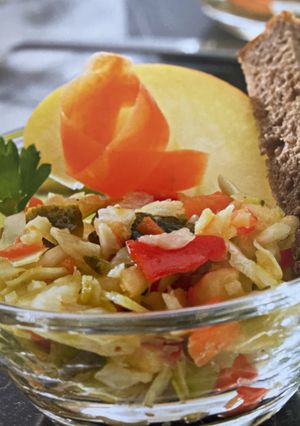 Zdjęcie przepisu Surówka z białej kapusty (Książka Thermomix).
