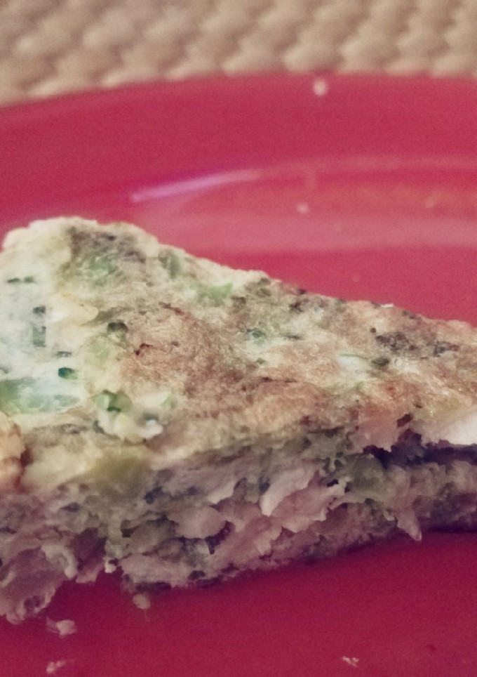 Una foto de Tortilla de brócoli y pollo