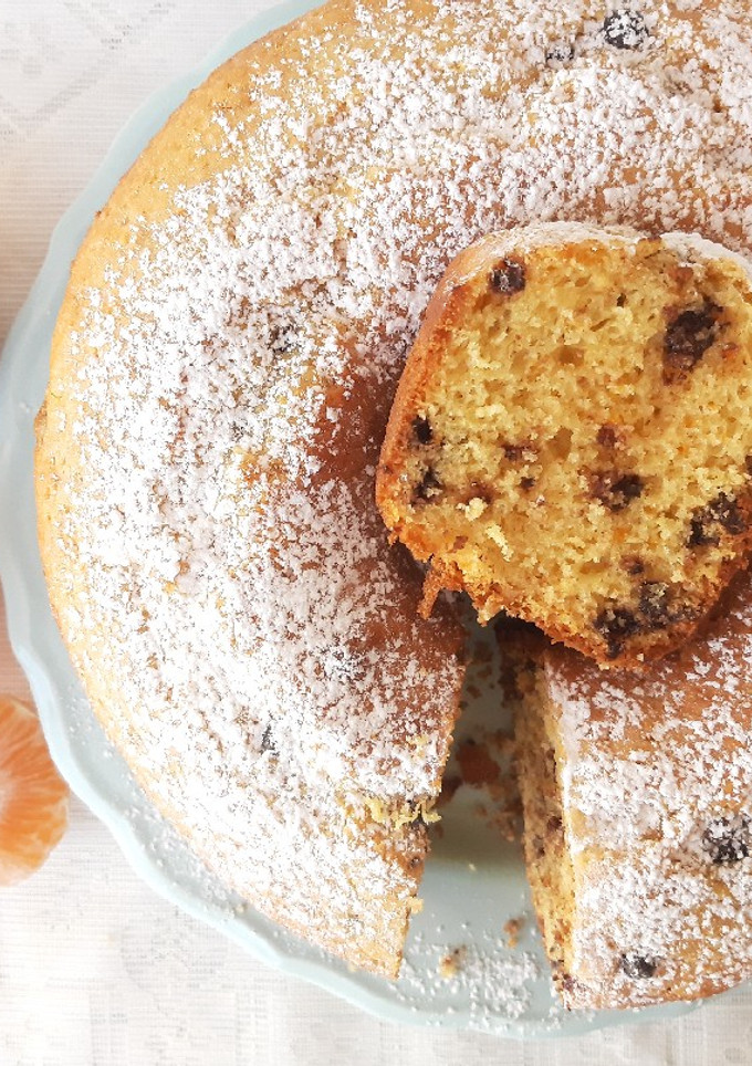 Una foto de Torta matera de mandarina con chips de chocolate 🍫🤤