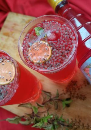 A picture of Rahat e jaan Rooh Afza.