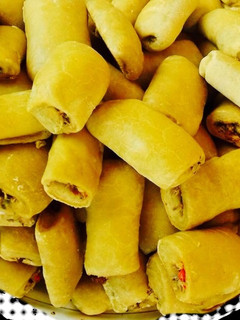 A picture of Fish rolls.