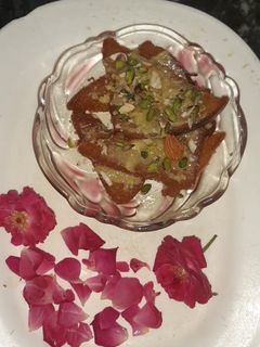 A picture of Shahi toasts.