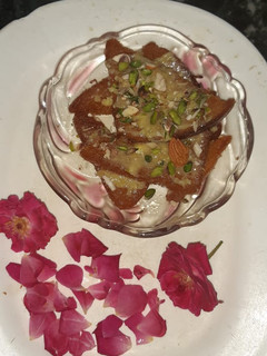 A picture of Shahi toasts.
