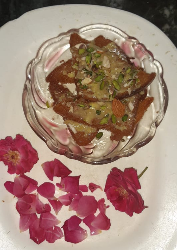 A picture of Shahi toasts.