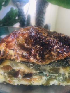 Una foto de EMPANADA DE VERDURA (relleno sin cocción, se cocina en el horno😉🥳🤗)