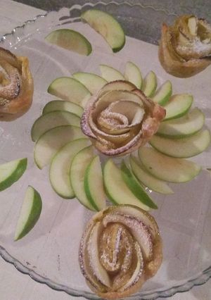 Φωτογραφία της συνταγής Τριαντάφυλλα με σφολιάτα και μήλο