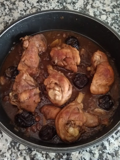 Una foto de Estofado de pollo con ciruelas pasas