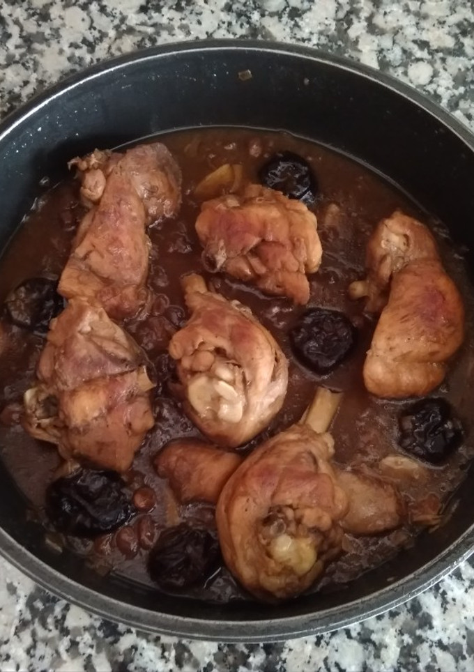 Una foto de Estofado de pollo con ciruelas pasas