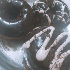 A picture of Chocolate Donuts.