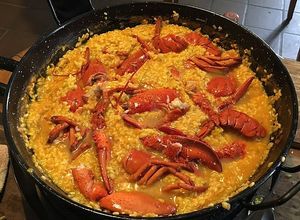 Una foto de Arroz con bogavante caldoso