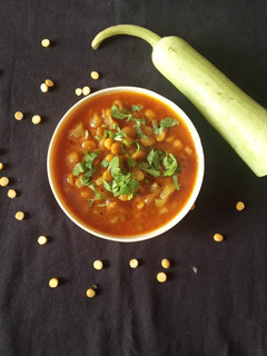 દૂધી ચણા ની દાળ (Dudhi Chana Dal Shak Recipe In Gujarati) રેસીપી મુખ્ય ફોટો