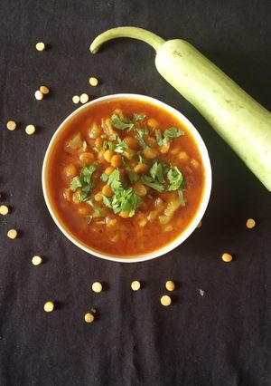 દૂધી ચણા ની દાળ (Dudhi Chana Dal Shak Recipe In Gujarati) રેસીપી મુખ્ય ફોટો