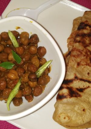 A picture of Chana Paratha.