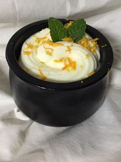 Una foto de Mousse de limón y de naranja