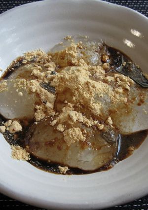 A picture of Warabi Mochi.