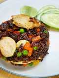 ข้าวไรซ์เบอรี่ผัดอกไก่