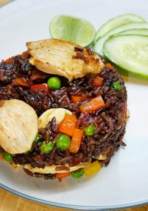 รูปของ ข้าวไรซ์เบอรี่ผัดอกไก่
