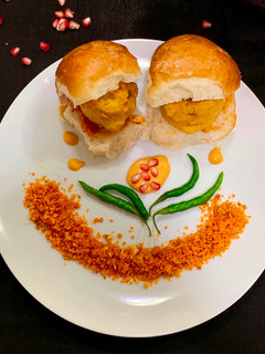 मुंबई स्पेशल बड़ा पाव (Mumbai Special vada Pav recipe in Hindi) रेसिपी मुख्य फोटो