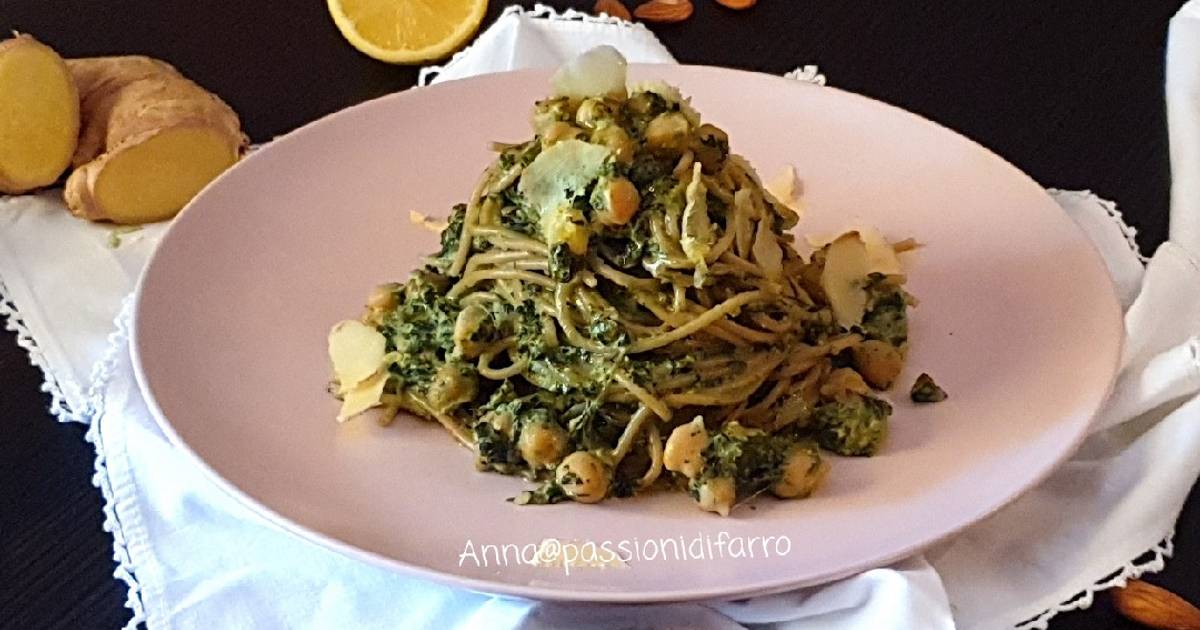Ricetta Spaghetti con spinaci, ceci e crema di mandorle di Anna Vella