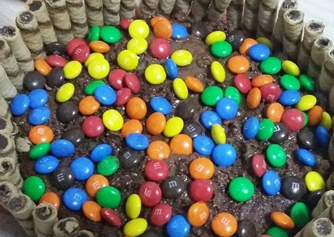 Nutella cake with M&M and wafers biscuit