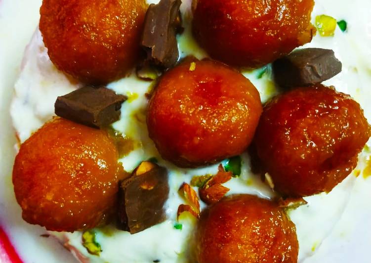 How to Make Appetizing Rabdhi Gulaab jamun Eggless Cake