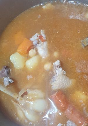 Una foto de 004. Garbanzos con verduras y chistorra