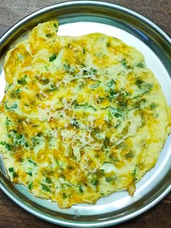 चीजी आम्लेट (cheese omelette recipe in marathi) रेसिपी चे मुख्य फोटो