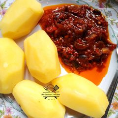 Boiled Potatoes with Source A picture of Boiled Potatoes with Source.