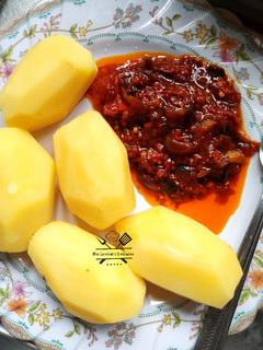 A picture of Boiled Potatoes with Source.